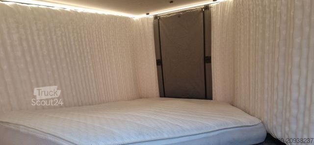 Polointegrovaný obytný vůz HYMER/ERIBA Venture S AUTOMATIK, AHK, SCHLAFDACH