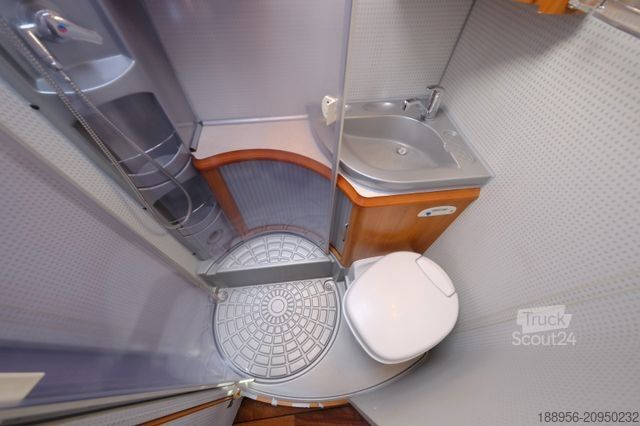 Halvintegrerad husbil HOBBY Siesta T 600 GFLC/Festbett/Garage/Klima/Markise