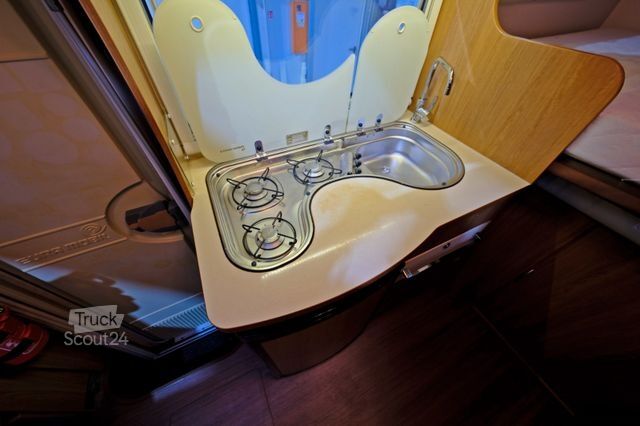 Pusiau integruotas kemperis EURAMOBIL Profila T 590 FB/1.Hand/Festbett/Klima/Markise