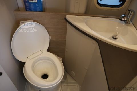 Автодім Bürstner Lineo C 590