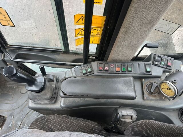 Încărcător pe roți Liebherr L 524