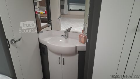 Τροχόσπιτο Hobby Excellent Edition 560 KMFe Etagenbetten, 2000kg