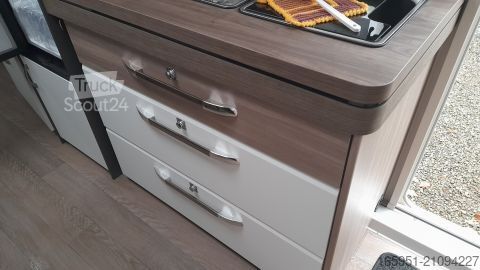 Τροχόσπιτο Hobby Excellent Edition 560 KMFe Etagenbetten, 2000kg