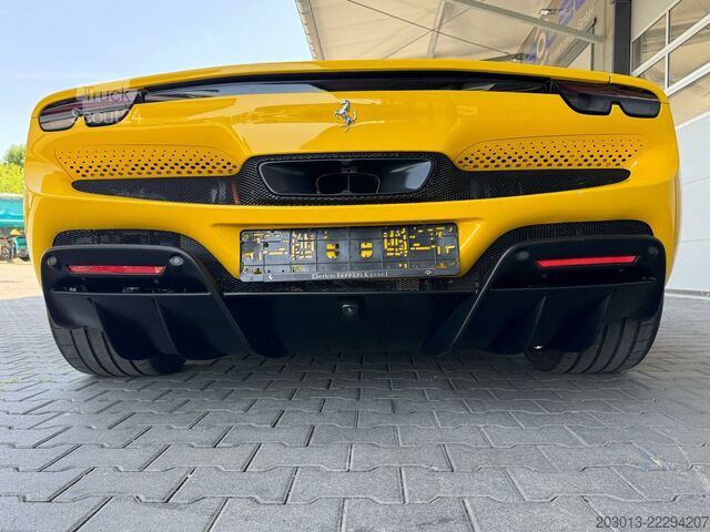 Van FERRARI 296 GTB Coupe