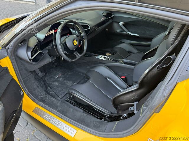 Van FERRARI 296 GTB Coupe