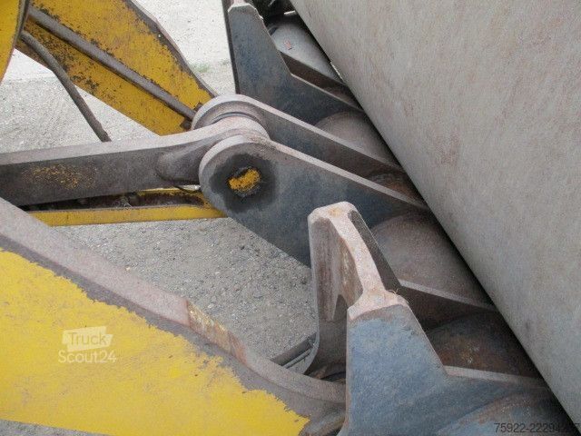 Chargeuse sur pneus KOMATSU WA380 1. Hd aus Kommunalbesitz