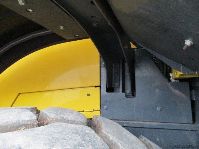 Chargeuse sur pneus KOMATSU WA380 1. Hd aus Kommunalbesitz