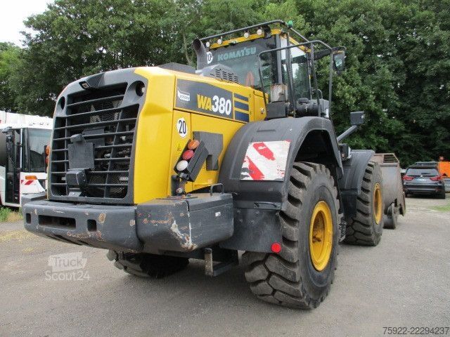 Chargeuse sur pneus KOMATSU WA380 1. Hd aus Kommunalbesitz