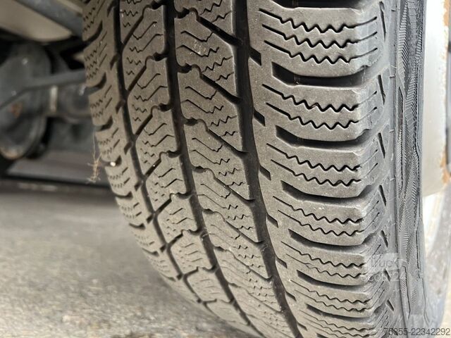 Furgone chiuso IVECO Daily 35S14A Hi-Matic Klima 4,35m Kamera Thermo