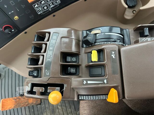 Traktör John Deere 8120