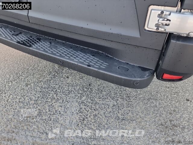 Advanced Emergency Braking System. Lane Assist. Speed Warning. Moving Off Information System. Intell Iveco Daily 35S21 3.0L Automaat Black Edition L2H2 LE...