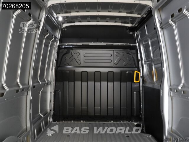 Advanced Emergency Braking System. Lane Assist. Speed Warning. Moving Off Information System. Intell Iveco Daily 35S21 3.0L Automaat L2H2 2025model ACC LE...