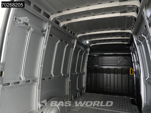 Advanced Emergency Braking System. Lane Assist. Speed Warning. Moving Off Information System. Intell Iveco Daily 35S21 3.0L Automaat L2H2 2025model ACC LE...