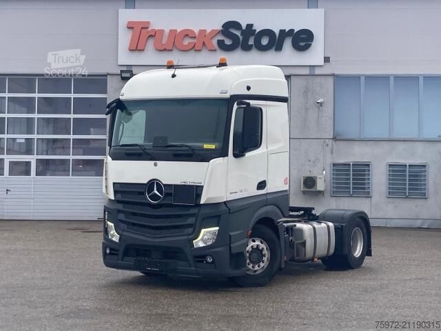 Vaarallisten aineiden kuorma-auto  Actros 1846LS ADR BENZIN