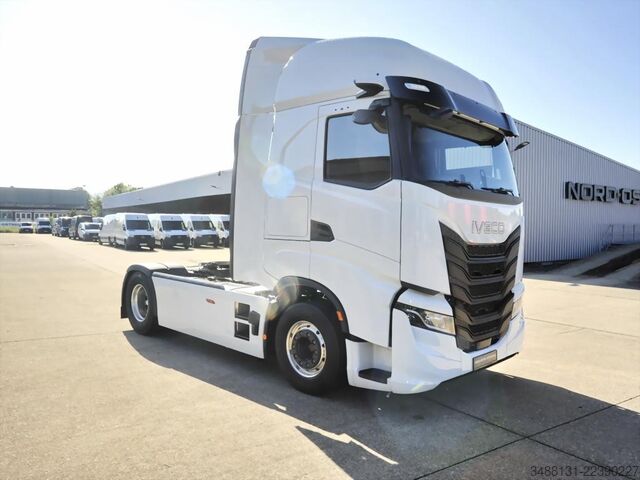 Standard dragbil IVECO S-WAY AS 440 S 58 T/FP Transportschaden