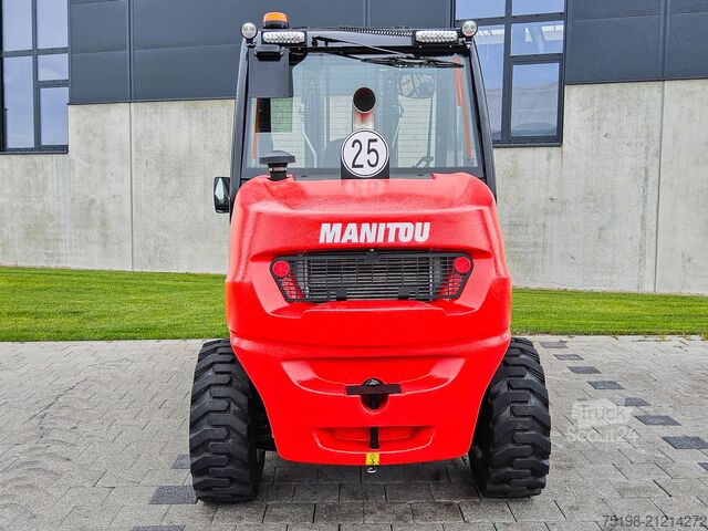 All-terrain forklift Manitou MC 30-4
