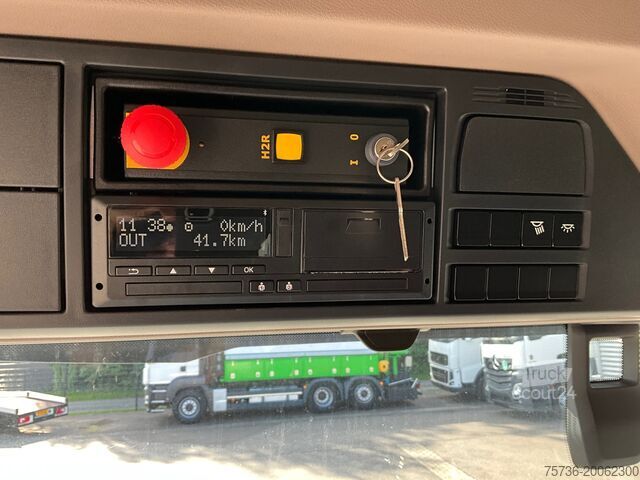 Vuilniswagen DAF FAG XD 300 Geesink 20m³