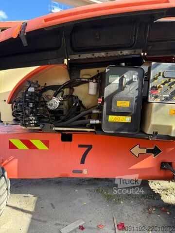 Plate-forme de travail télescopique articulée JLG 800AJ