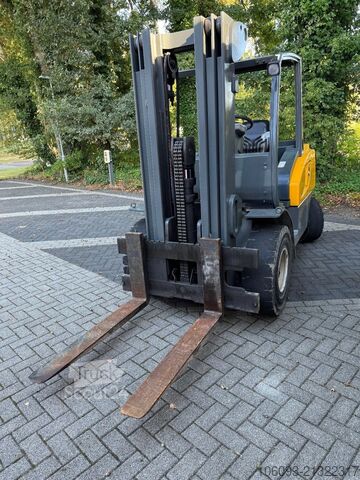 Iekrāvējs Jungheinrich DFG5  45 5OOO KG  3-Delige mast. Perkins motor