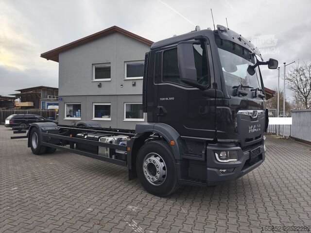 Шасі з кабіною MAN TGM 18.320 4x2 BL CH Fahrgestell Euro 6 Rechtsl...