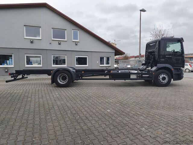 Шасі з кабіною MAN TGM 18.320 4x2 BL CH Fahrgestell Euro 6 Rechtsl...