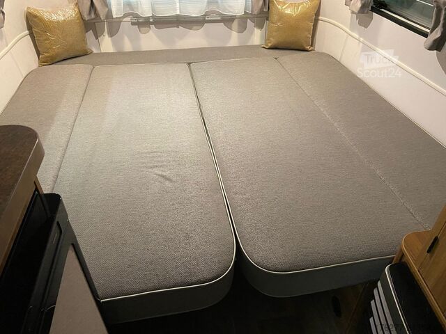 Путешествующий автоприцеп (туристический караван) Eriba Touring 420 Legend