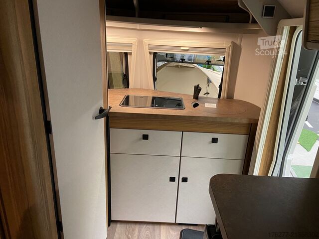 Путешествующий автоприцеп (туристический караван) Eriba Touring 420 Legend