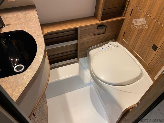 Путешествующий автоприцеп (туристический караван) Eriba Touring 420 Legend