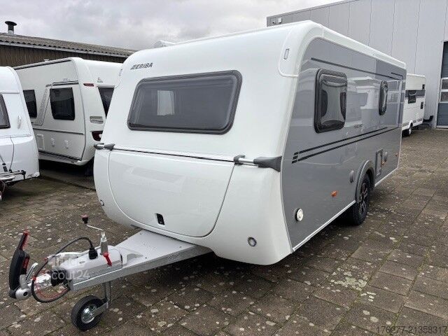 Путешествующий автоприцеп (туристический караван) Eriba Feeling 425