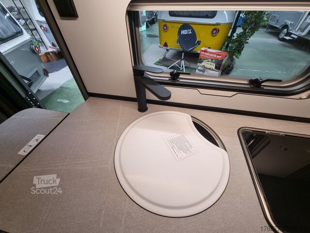 Путешествующий автоприцеп (туристический караван) Eriba Feeling 425