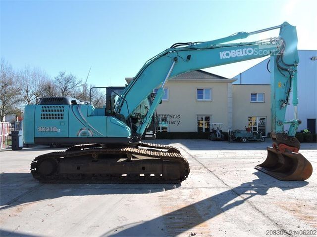 Excavatrice à chaînes KOBELCO SK210