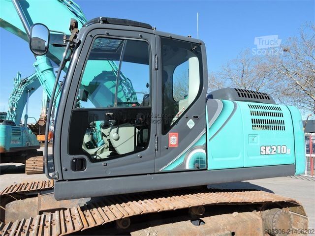 Excavatrice à chaînes KOBELCO SK210