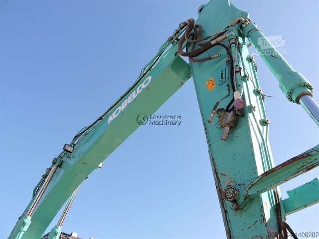 Excavatrice à chaînes KOBELCO SK210