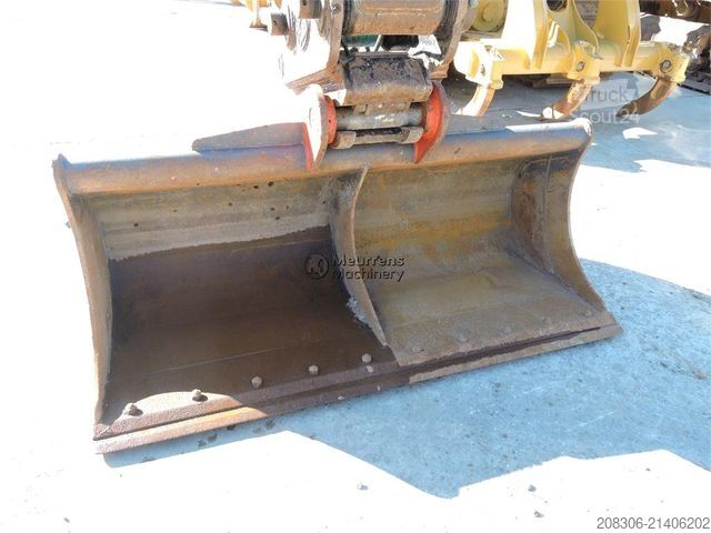 Excavatrice à chaînes KOBELCO SK210