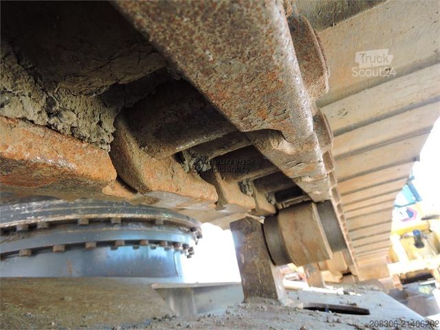 Excavatrice à chaînes KOBELCO SK210