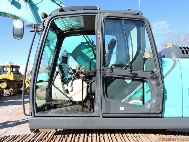 Excavatrice à chaînes KOBELCO SK210