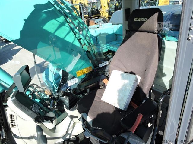 Excavatrice à chaînes KOBELCO SK210