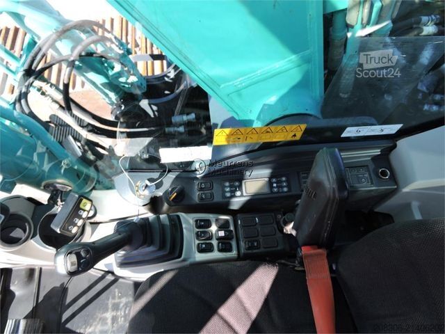 Excavatrice à chaînes KOBELCO SK210
