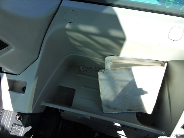 Excavatrice à chaînes KOBELCO SK210