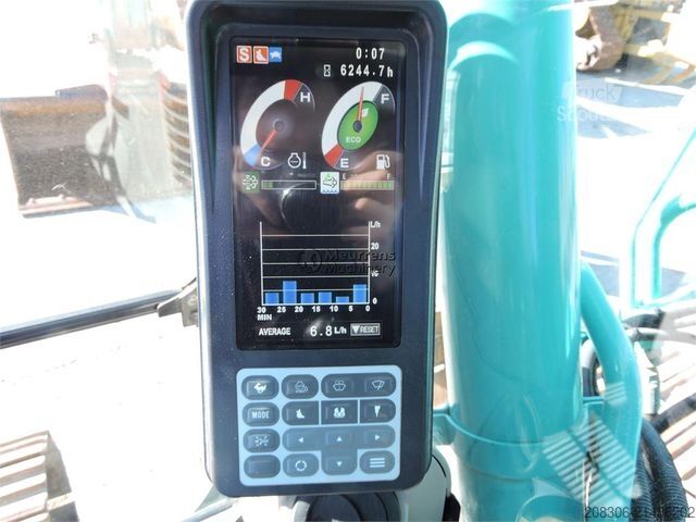 Excavatrice à chaînes KOBELCO SK210