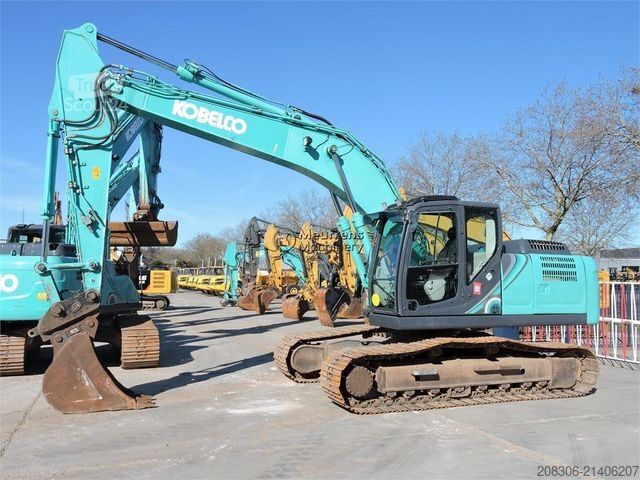 Excavatrice à chaînes KOBELCO SK210