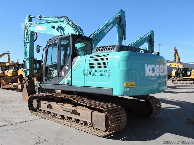 Excavatrice à chaînes KOBELCO SK210