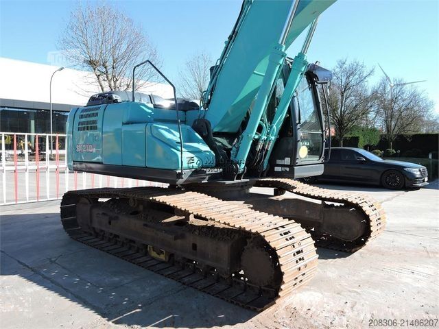 Excavatrice à chaînes KOBELCO SK210