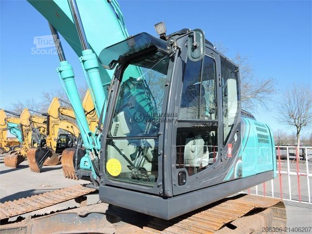 Excavatrice à chaînes KOBELCO SK210