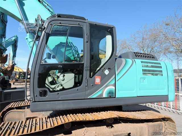 Excavatrice à chaînes KOBELCO SK210