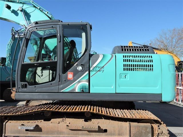 Excavatrice à chaînes KOBELCO SK210
