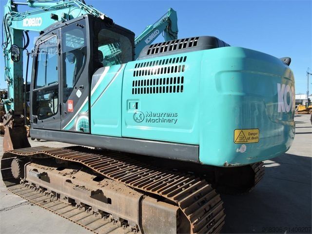 Excavatrice à chaînes KOBELCO SK210