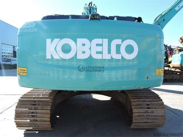 Excavatrice à chaînes KOBELCO SK210
