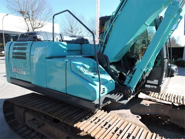 Excavatrice à chaînes KOBELCO SK210