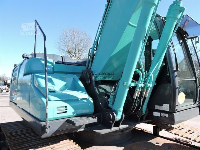 Excavatrice à chaînes KOBELCO SK210